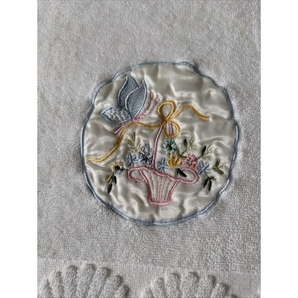 Vtg 100% Cotton Bathroom Towel From Turkey With Shell Design Embroidered Flowers